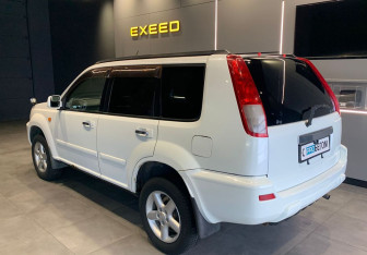 Подержанный автомобиль Nissan X-Trail 2002 года (5 фото)