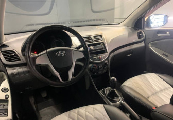 Подержанный автомобиль Hyundai Solaris Sedan 2011 года (12 фото)