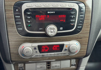 Подержанный автомобиль Ford Focus Hatchback 2008 года (13 фото)