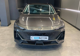 Подержанный автомобиль Changan UNI-V 2023 года (3 фото)