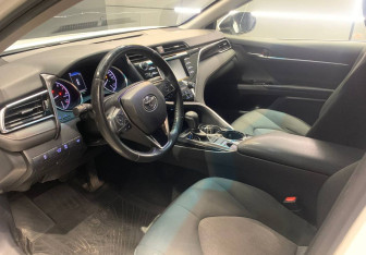 Подержанный автомобиль Toyota Camry Sedan 2020 года (10 фото)
