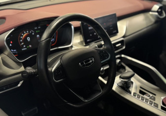 Подержанный автомобиль Geely Coolray 2022 года (9 фото)