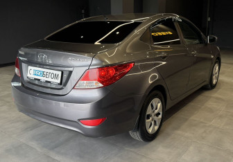 Подержанный автомобиль Hyundai Solaris Sedan 2012 года (5 фото)