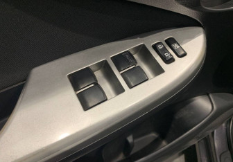 Подержанный автомобиль Toyota Corolla Sedan 2011 года (12 фото)