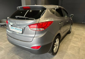 Подержанный автомобиль Hyundai ix35 2014 года (5 фото)