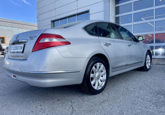 Подержанный автомобиль Nissan Teana 2011 года (9 фото)