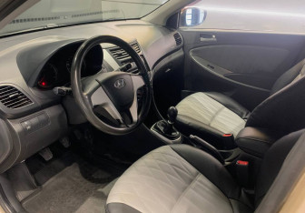 Подержанный автомобиль Hyundai Solaris Sedan 2011 года (9 фото)