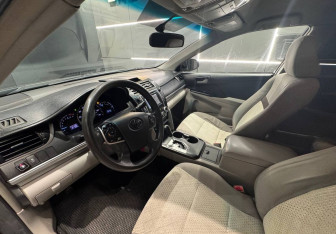 Подержанный автомобиль Toyota Camry Sedan 2013 года (10 фото)