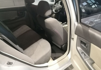 Подержанный автомобиль Kia Cerato Hatchback 2005 года (12 фото)