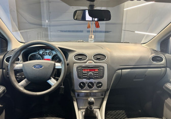 Подержанный автомобиль Ford Focus Hatchback 2010 года (12 фото)