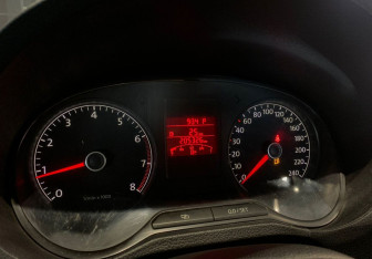 Подержанный автомобиль Volkswagen Polo Sedan 2013 года (10 фото)