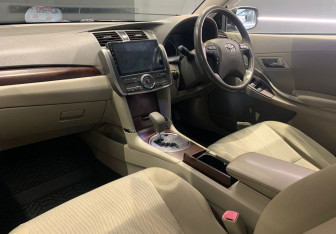 Подержанный автомобиль Toyota Premio 2007 года (12 фото)