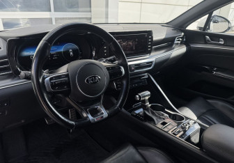 Подержанный автомобиль Kia K5 2021 года (12 фото)