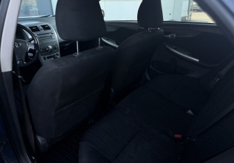 Подержанный автомобиль Toyota Corolla Sedan 2007 года (17 фото)