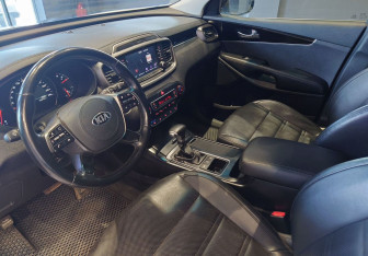 Подержанный автомобиль Kia Sorento 2018 года (9 фото)