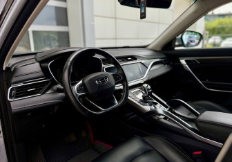 Подержанный автомобиль Geely Atlas Pro 2022 года (13 фото)