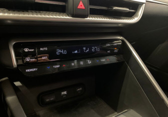 Подержанный автомобиль Kia K5 2021 года (9 фото)