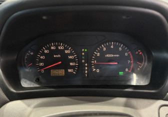 Подержанный автомобиль Mitsubishi Chariot 2001 года (11 фото)