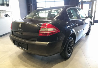 Подержанный автомобиль Renault Megane Sedan 2008 года (8 фото)
