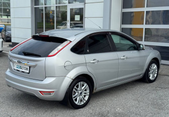 Подержанный автомобиль Ford Focus Hatchback 2008 года (7 фото)