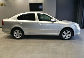 Подержанный автомобиль Skoda Octavia Liftback 2010 года (5 фото)