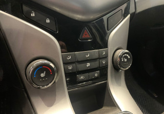 Подержанный автомобиль Chevrolet Cruze Sedan 2012 года (10 фото)