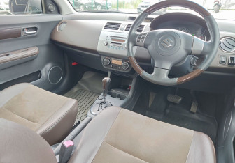 Подержанный автомобиль Suzuki Swift Hatchback 2010 года (15 фото)