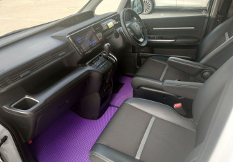Подержанный автомобиль Honda Stepwgn 2021 года (18 фото)