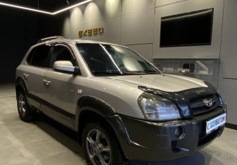 Подержанный автомобиль Hyundai Tucson 2005 года (2 фото)