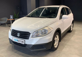 Подержанный автомобиль Suzuki SX4 Hatchback 2014 года (4 фото)