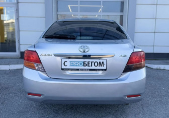 Подержанный автомобиль Toyota Allion 2008 года (5 фото)