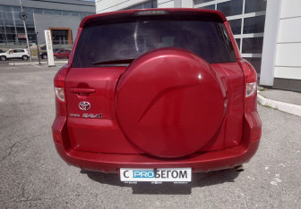 Подержанный автомобиль Toyota RAV4 2006 года (4 фото)
