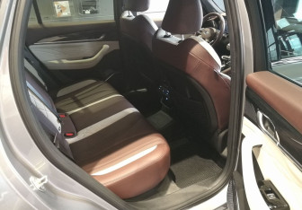 Подержанный автомобиль Geely Monjaro 2023 года (26 фото)