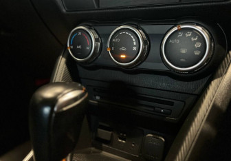 Подержанный автомобиль Mazda CX-3 2015 года (11 фото)