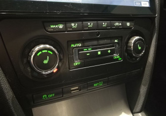 Подержанный автомобиль Skoda Octavia Liftback 2010 года (12 фото)