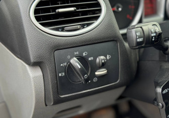 Подержанный автомобиль Ford Focus Hatchback 2008 года (10 фото)