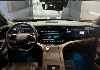 Подержанный автомобиль Exeed VX 2023 года (15 фото)