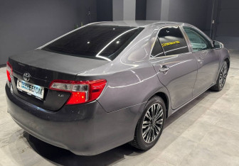 Подержанный автомобиль Toyota Camry Sedan 2013 года (7 фото)