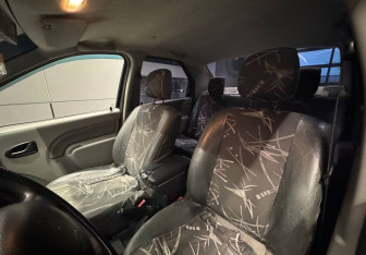 Подержанный автомобиль Renault Logan Sedan 2009 года (13 фото)