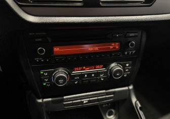 Подержанный автомобиль BMW X1 2014 года (13 фото)