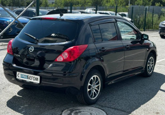 Подержанный автомобиль Nissan Tiida Hatchback 2010 года (11 фото)