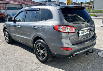 Подержанный автомобиль Hyundai Santa Fe 2012 года (6 фото)