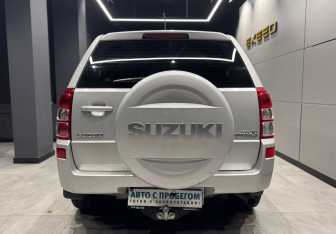 Подержанный автомобиль Suzuki Grand Vitara 2008 года (6 фото)