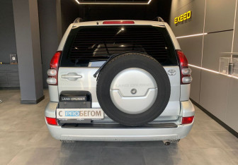 Подержанный автомобиль Toyota Land Cruiser Prado 2003 года (6 фото)