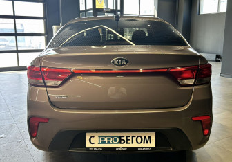 Подержанный автомобиль Kia Rio Sedan 2019 года (7 фото)