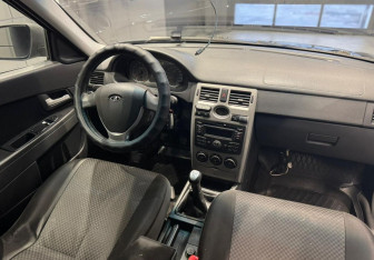 Подержанный автомобиль LADA (ВАЗ) Priora Sedan 2013 года (8 фото)