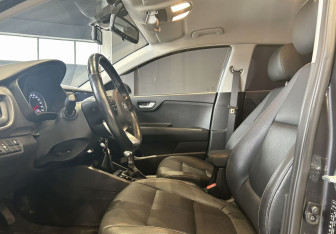 Подержанный автомобиль Kia Stonic 2019 года (10 фото)