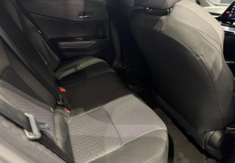 Подержанный автомобиль Toyota C-HR 2020 года (15 фото)