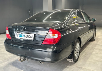 Подержанный автомобиль Toyota Camry Sedan 2003 года (14 фото)