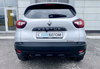 Подержанный автомобиль Renault Kaptur 2017 года (10 фото)